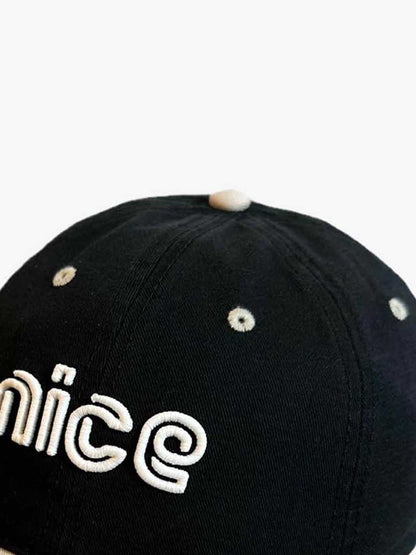 Casquette de baseball à lettres colorées