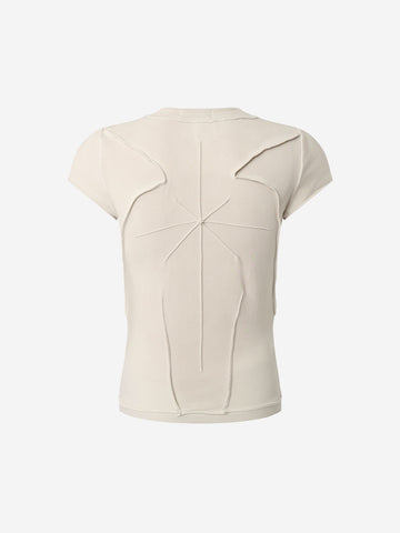 Camiseta con bordado de escorpión y costuras expuestas