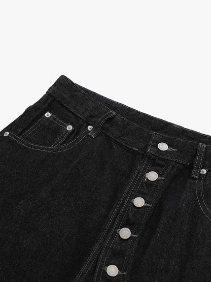 Asymmetrische Jeansshorts mit mehreren Knöpfen