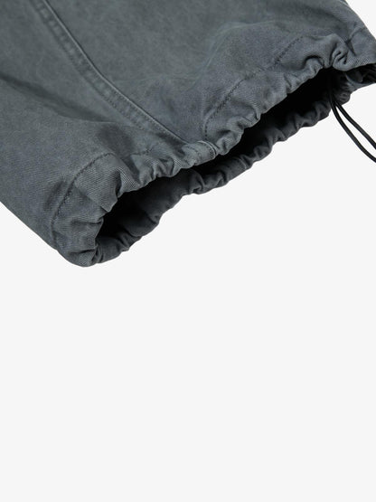 Industrielle graue Cargohose mit Mesh-Patchwork und mehreren Taschen