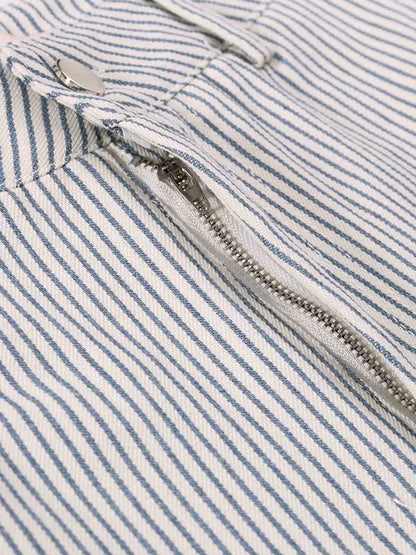 Pantaloncini a gamba larga a righe sottili con pieghe