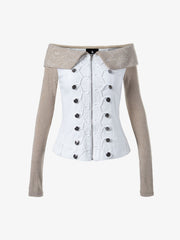 Top de manga larga ajustado con hombros descubiertos y botones estilo Napoleon de Thesupermade