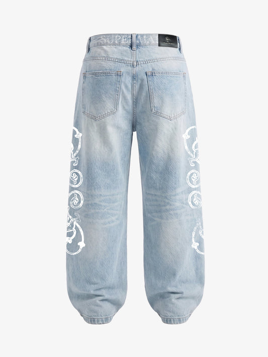 Baggy Jeans mit gebrochenem Schriftzug