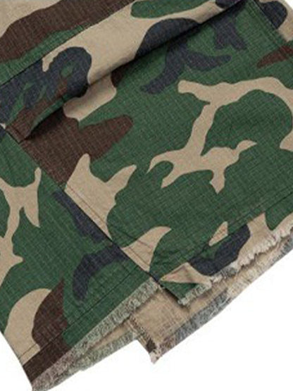 Vintage-Cargoshorts mit Camouflage-Muster und ausgefranstem Saum