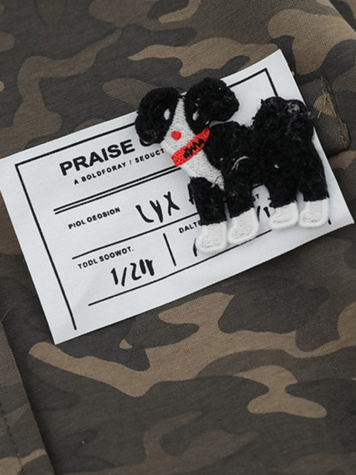 Camouflage Hooded Jacket with Faux Fur Trim - Perfect for Winter Outdoors 