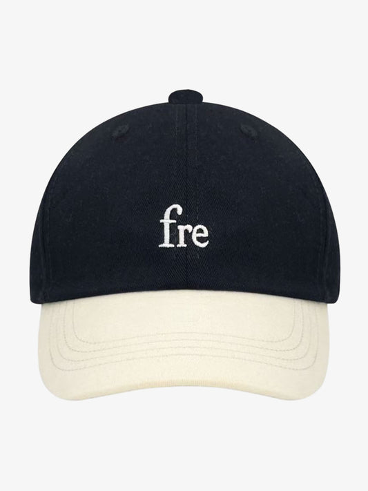 Cappellino da baseball minimalista con ricami a contrasto