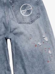 Jeans larghi Scimitar con grafica "No More Booms"