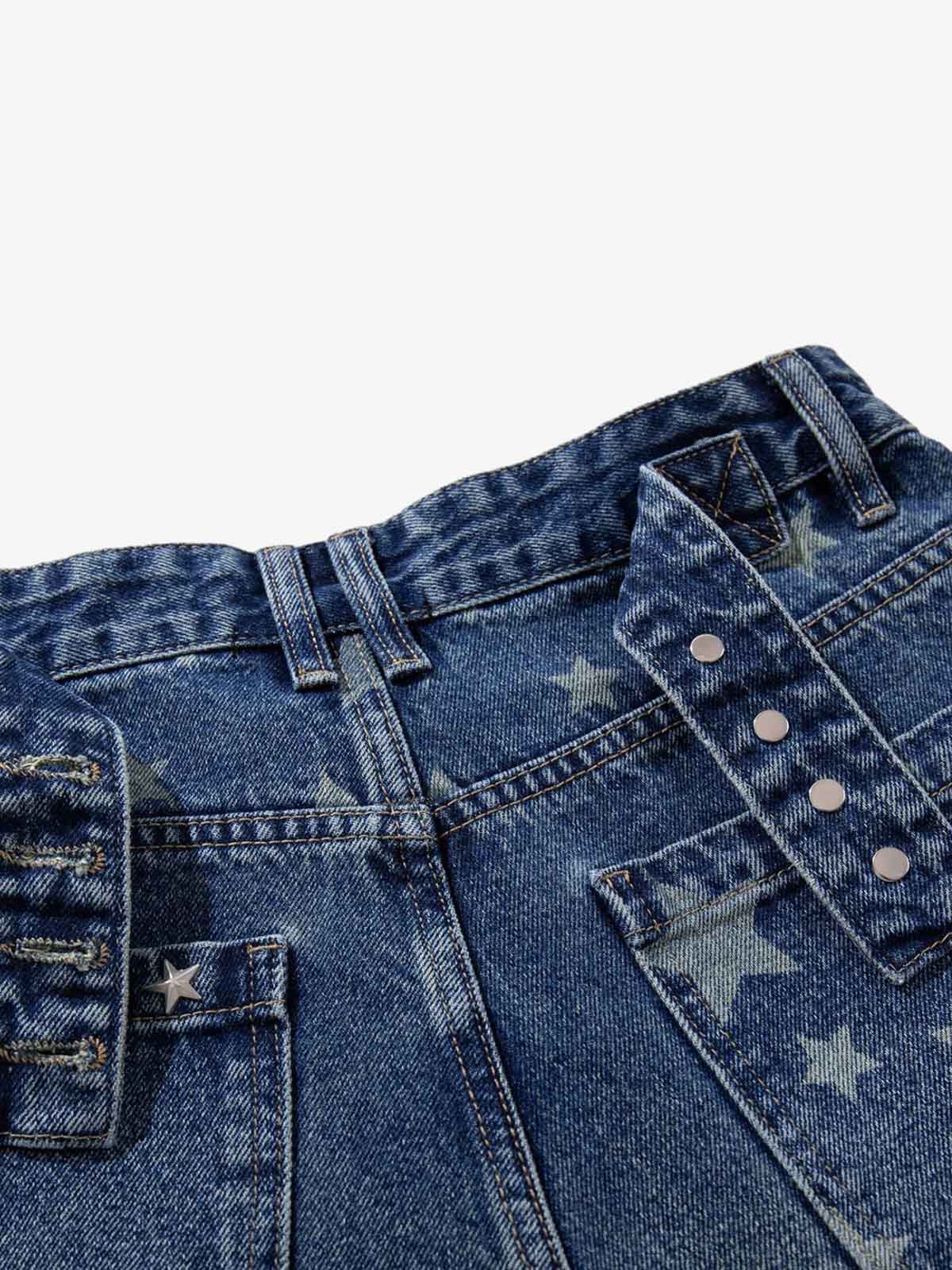Pantaloncini di jeans con ricami a stella e rivetti