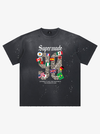 Unisex, washed and distressed short-sleeved T-shirt with a football-themed print pattern with the meaning of "90" minutes 