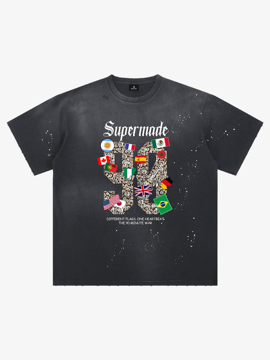 Unisex, washed and distressed short-sleeved T-shirt with a football-themed print pattern with the meaning of "90" minutes 