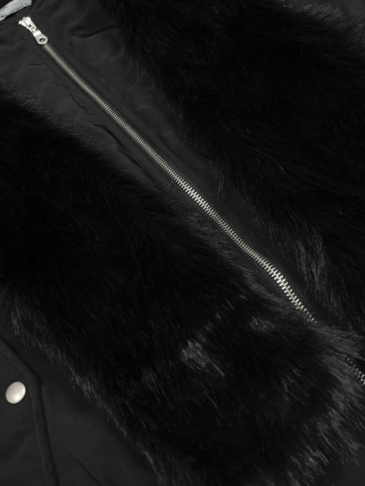 Stylish Faux Fur Trimmed Bomber Jacket for Winter Fashion 