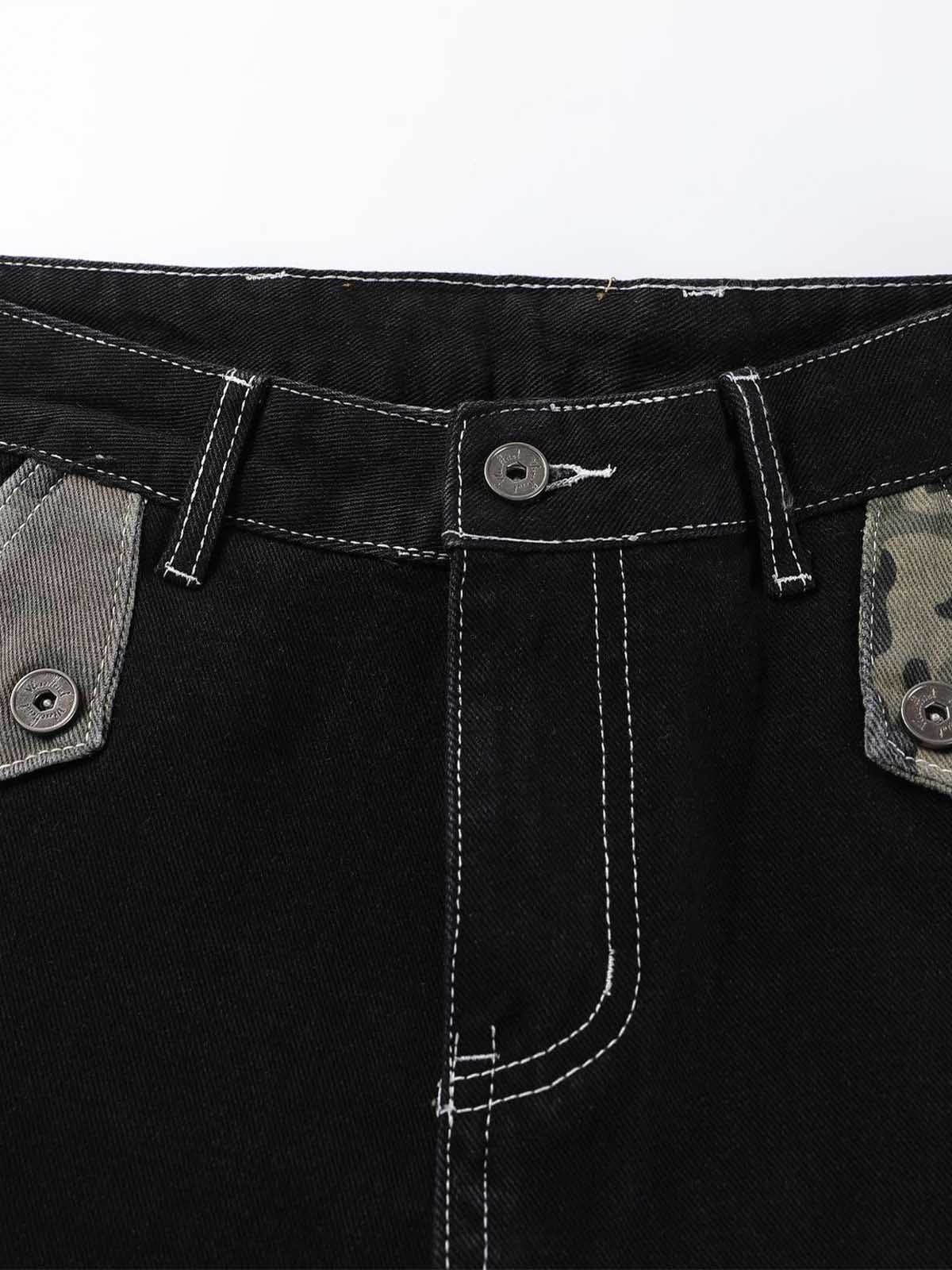 Jeans mit Camouflage-Patchwork, Strassstickerei und geradem Bein