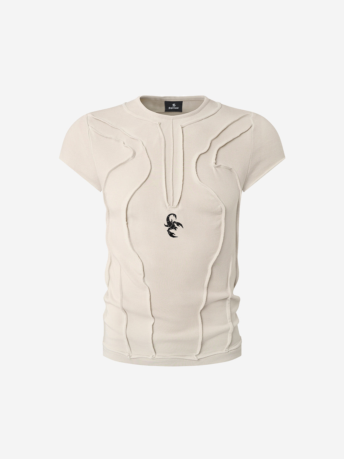 Camiseta con bordado de escorpión y costuras expuestas