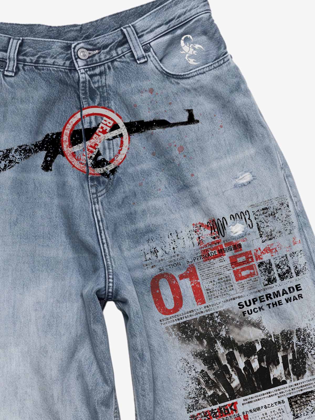 Jeans larghi Scimitar con grafica "No More Booms"