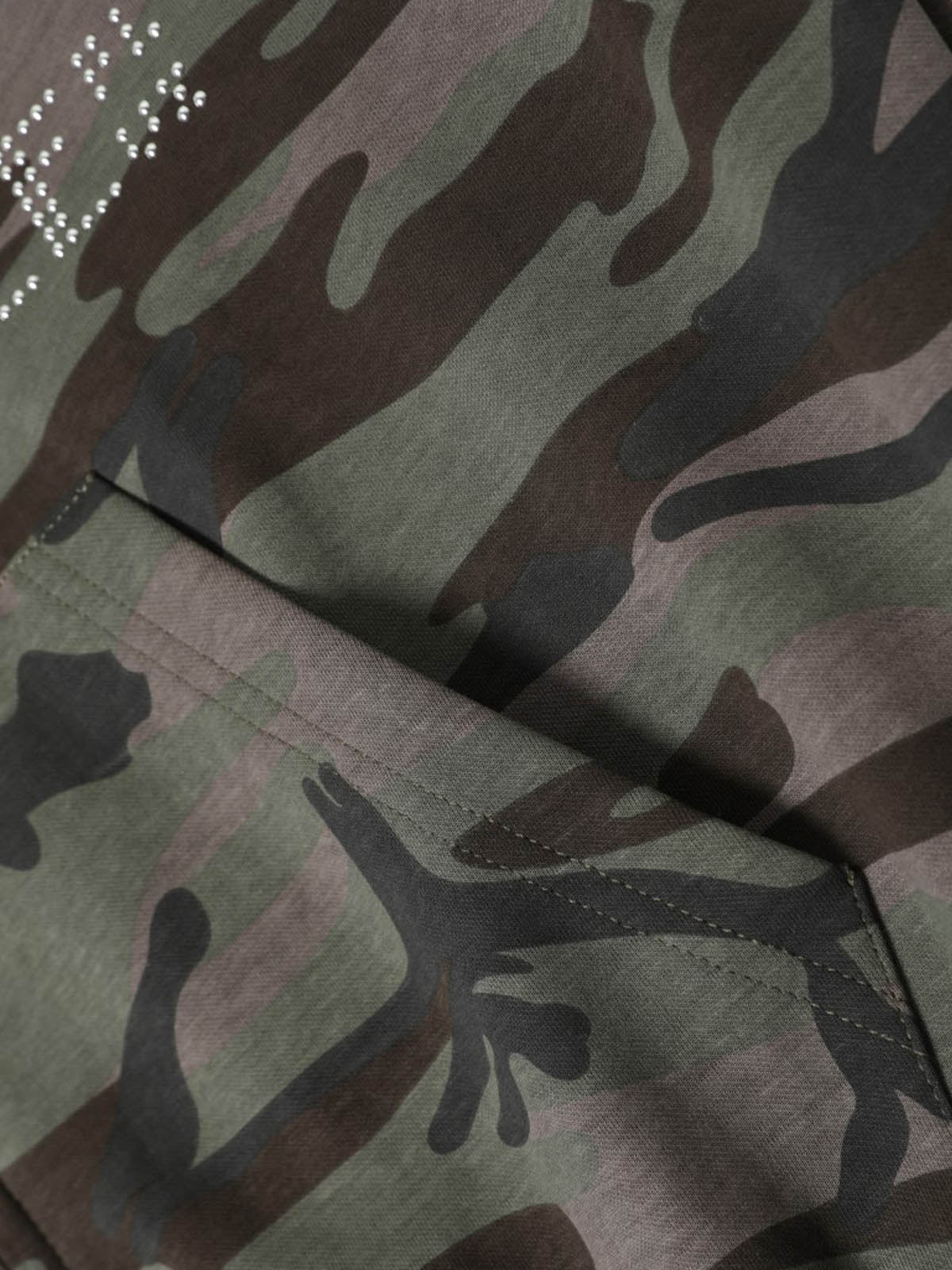 Camouflage Hooded Jacket with Heart Design - Perfect for Casual and Outdoor Wear 