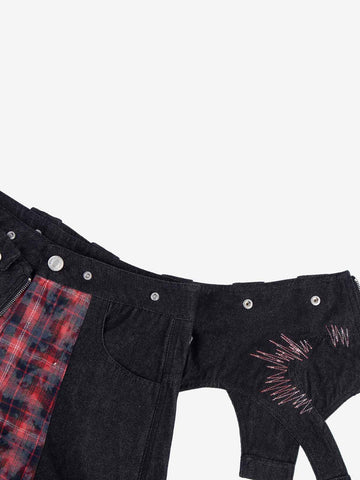 Vaqueros de mezclilla con patchwork ciber-grunge deconstruidos