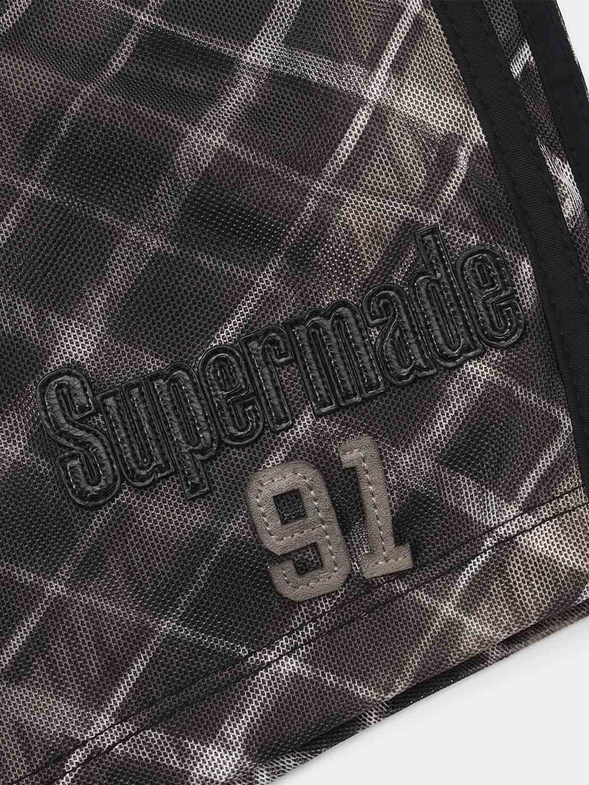 Sportliche Shorts mit Y2K-Grafikstreifen
