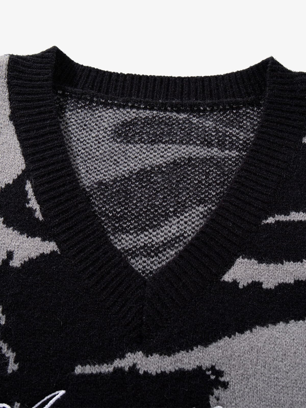 High Street Dark Skull Frayed-edge V-neck Sweater Vest 