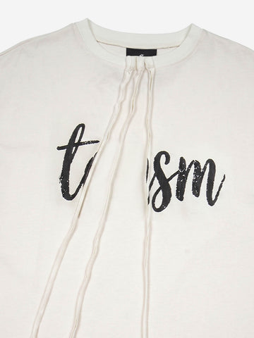 Camiseta minimalista con estampado de letras y panel asimétrico