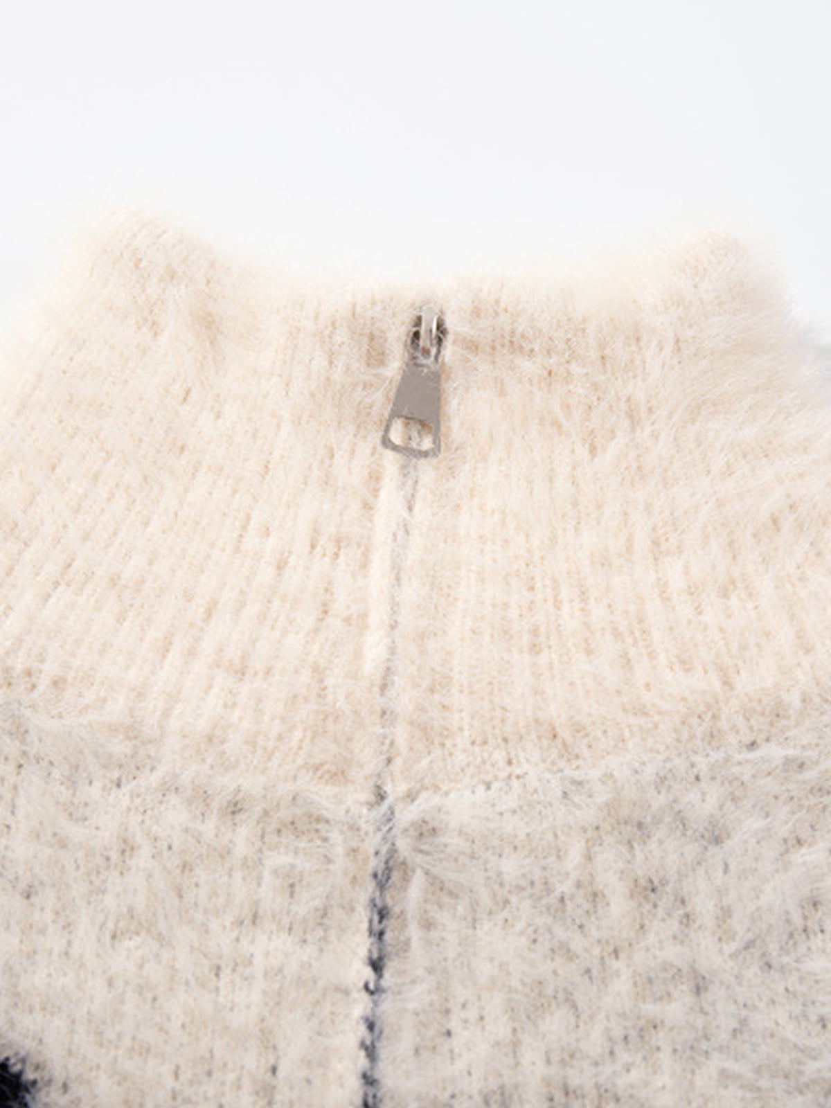 Cozy Pink Patterned Sweater for Women - Perfect for Casual and Festive Occasions 