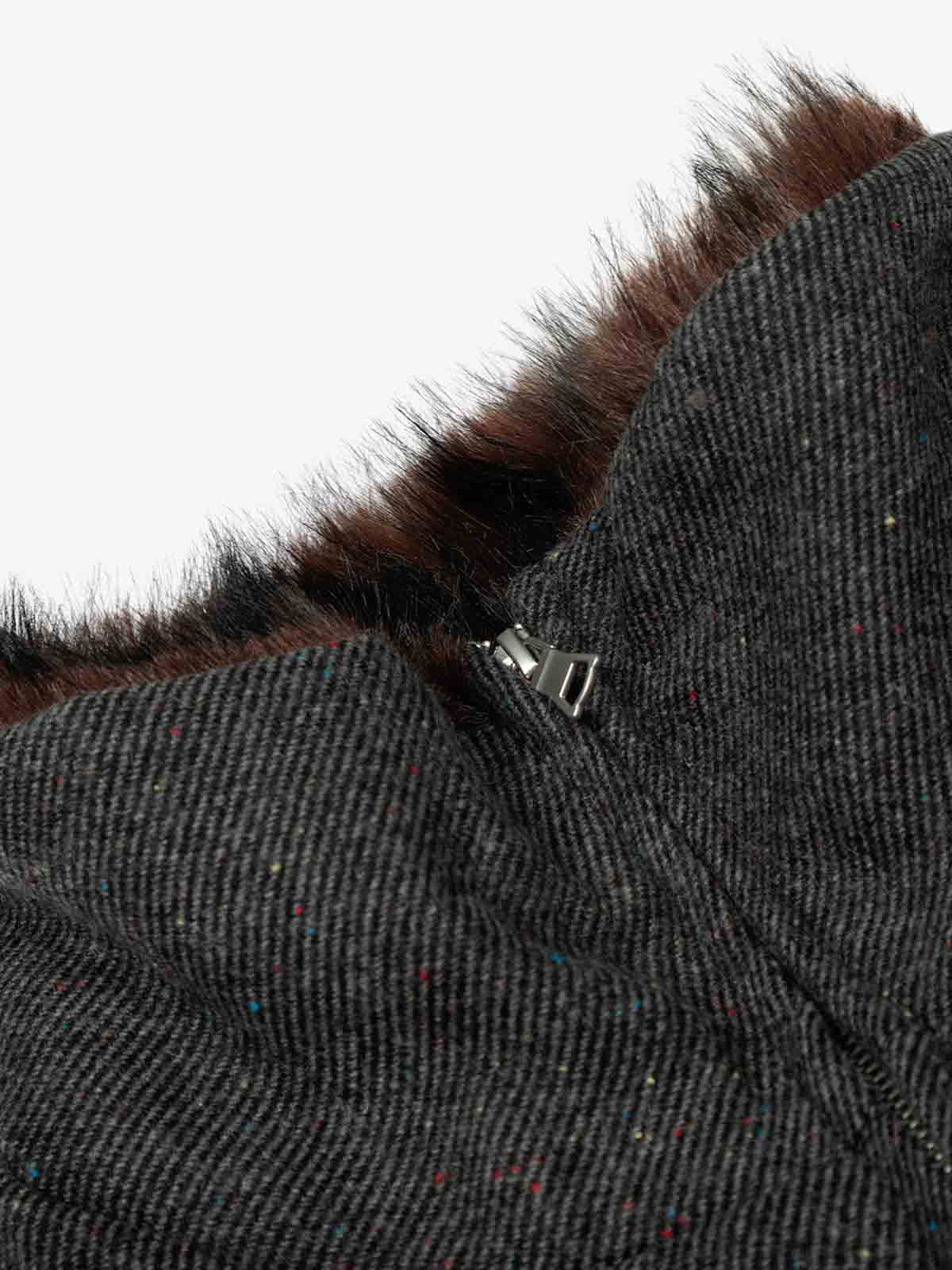 Warmth-Enhancing Faux Fur Collar Vest for Winter Outdoors 