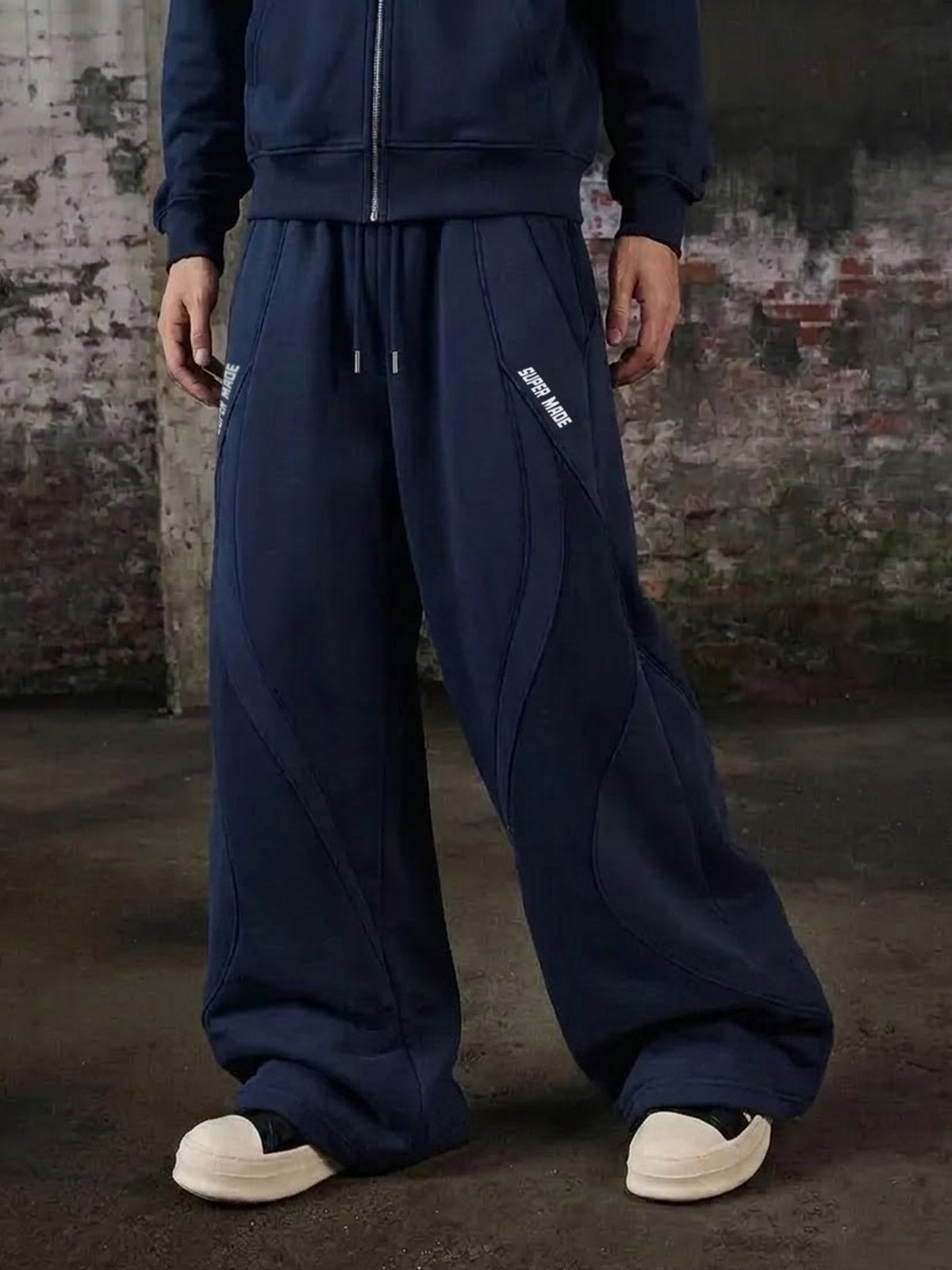 Curved Graphic Print Wide-Leg Sweatpants