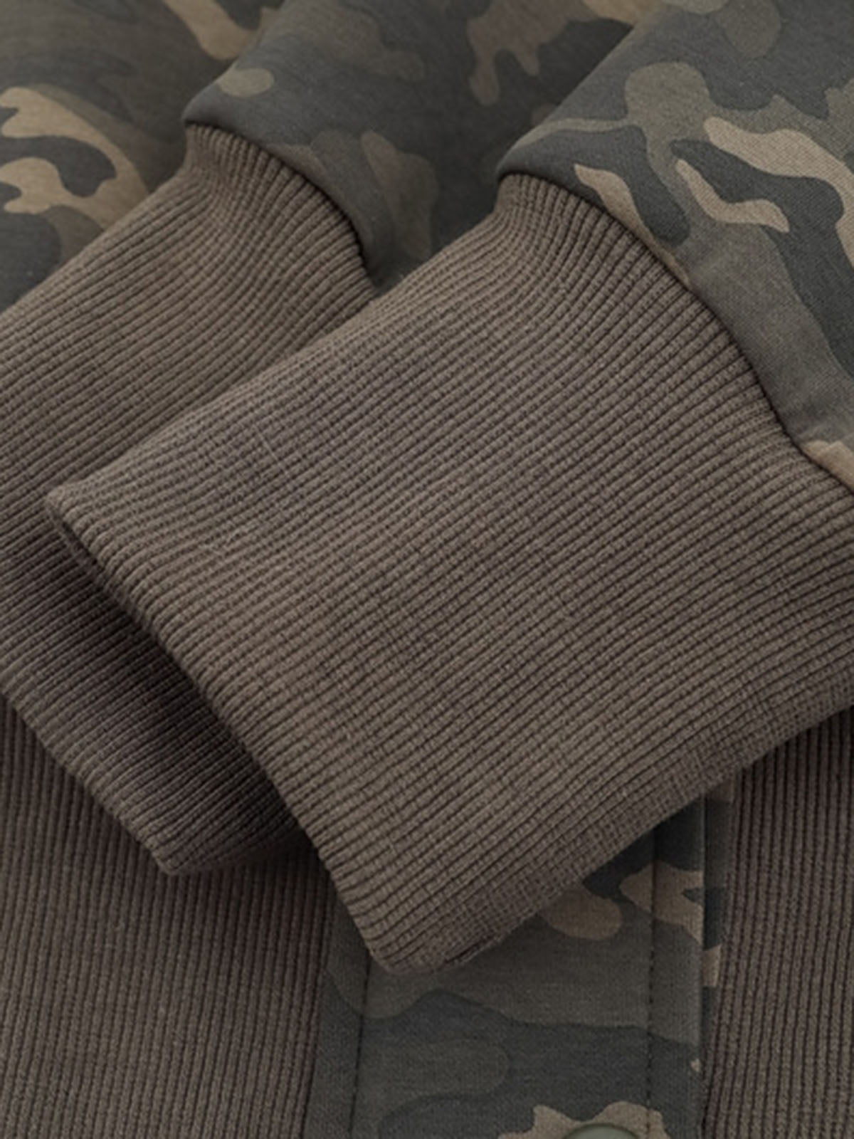 Camouflage Hooded Jacket with Faux Fur Trim - Perfect for Winter Outdoors 