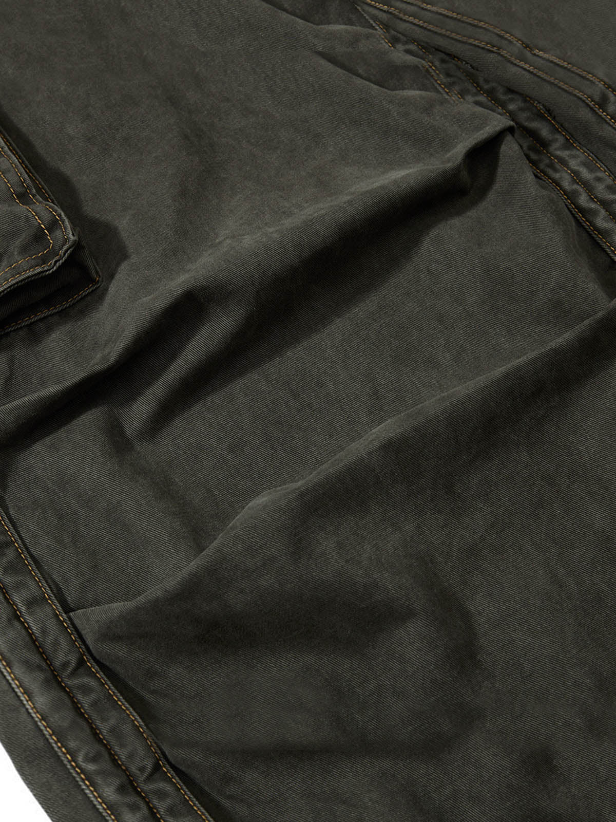Retro punk style multi-pocket wide-leg cargo pants with rivet pleats and logo print design. 