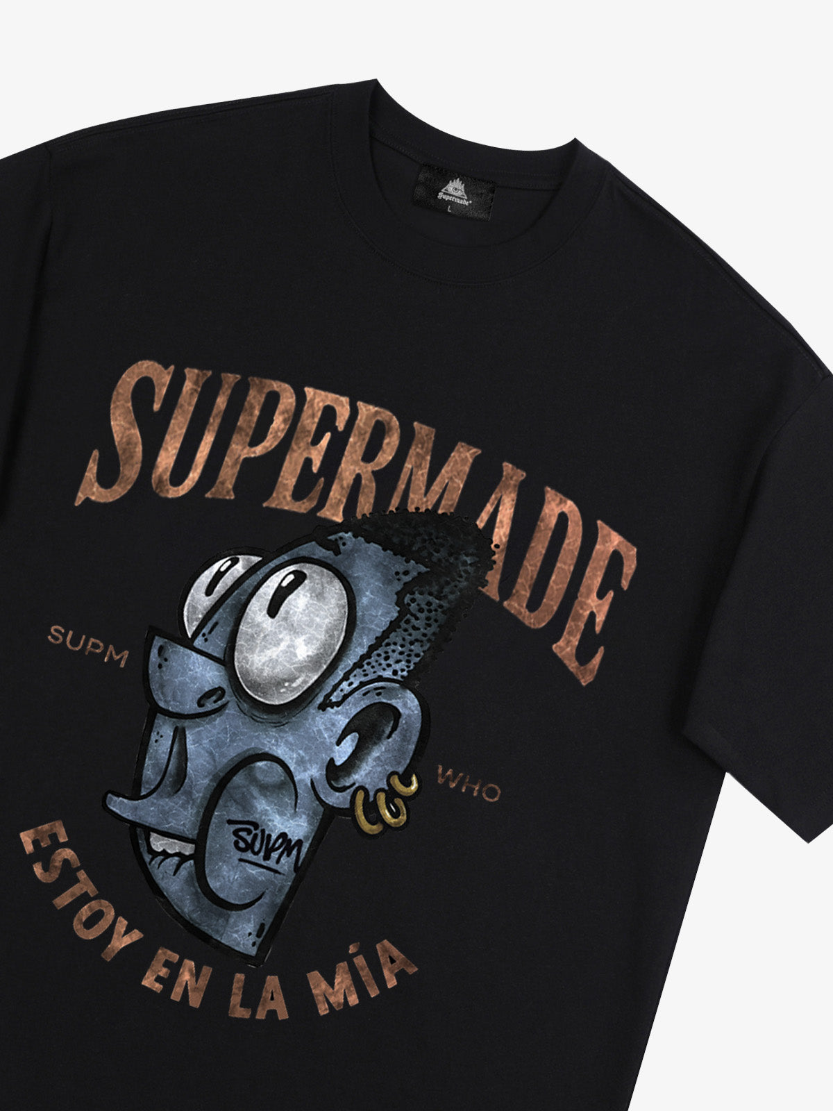 Graphic Print T-Shirt with Bold Artwork and Trendy Design 