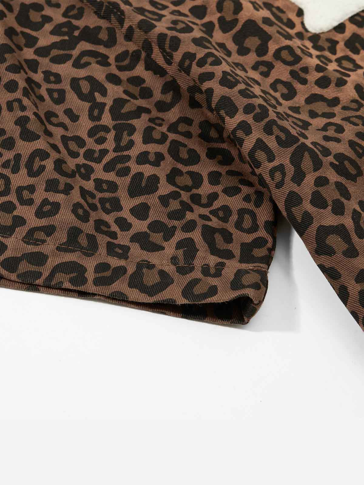 Kurzarmhemd mit Leopardenmuster