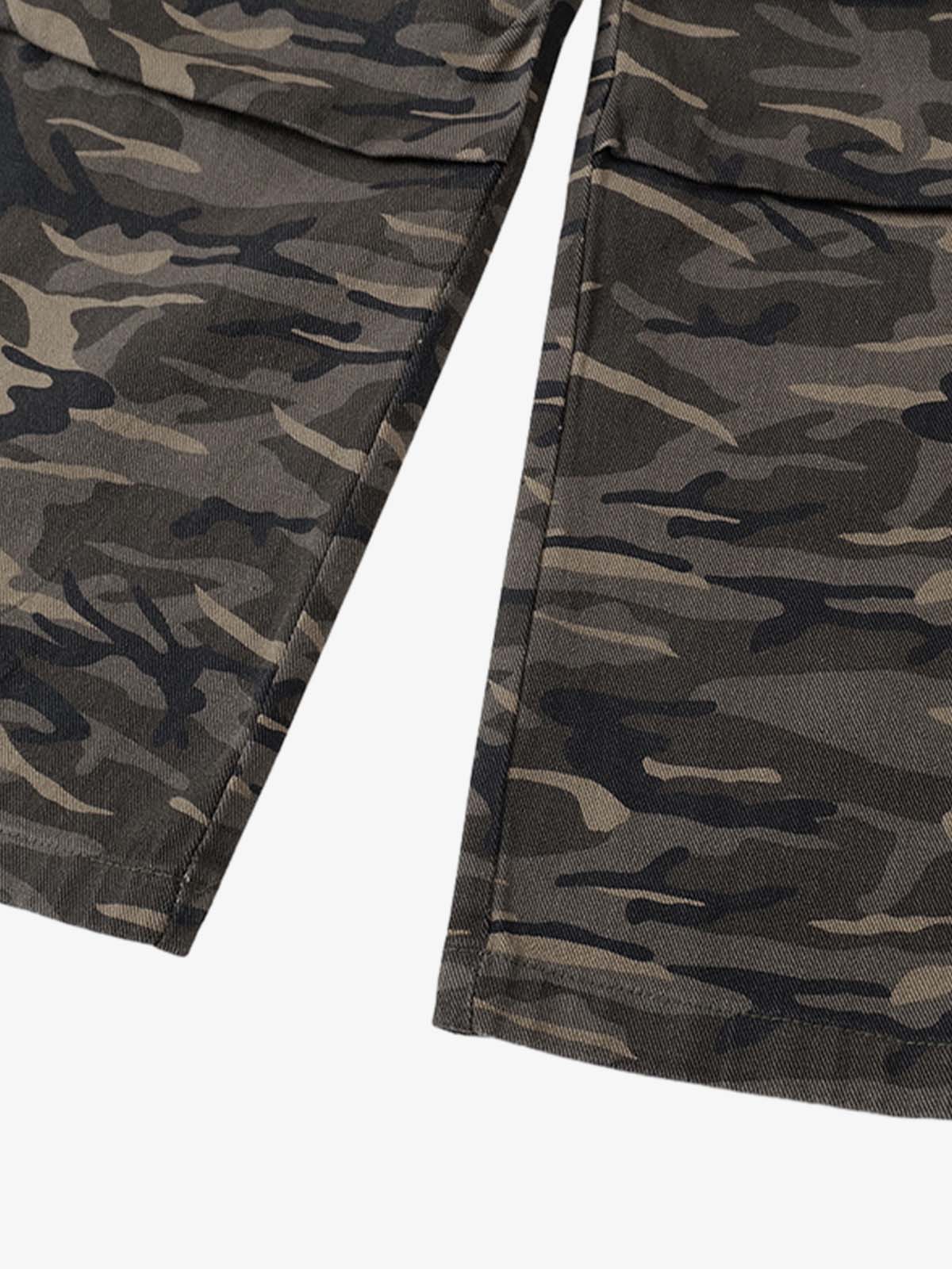 Camouflage Cargo Pants for Men - Stylish and Functional Design with Multiple Pockets 