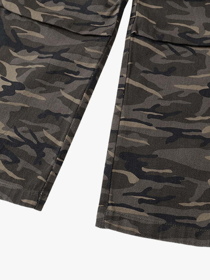 Camouflage Cargo Pants for Men - Stylish and Functional Design with Multiple Pockets 