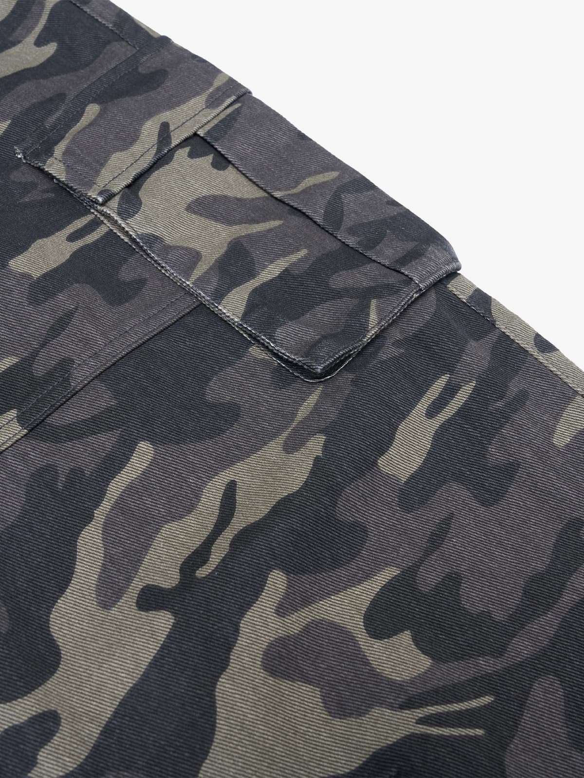 Camouflage Cargo Pants with Wide Leg Design for Versatile Wear 