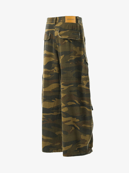 Camouflage Cargo Pants with Distressed Pockets - Perfect for Casual and Outdoor Adventures 
