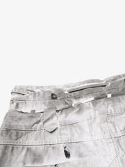 Pantalones anchos desgastados