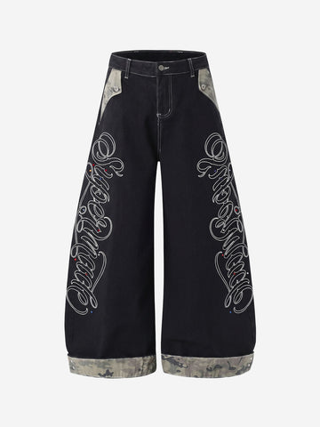 Jeans mit Camouflage-Patchwork, Strassstickerei und geradem Bein