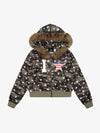 Kurzer Kapuzenpullover mit Reißverschluss und Camouflage-Sternenmuster aus Kunstpelz