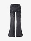 Niedrig geschnittene Bootcut-Jeans mit Nieten
