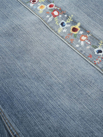 Short en jean délavé à fleurs
