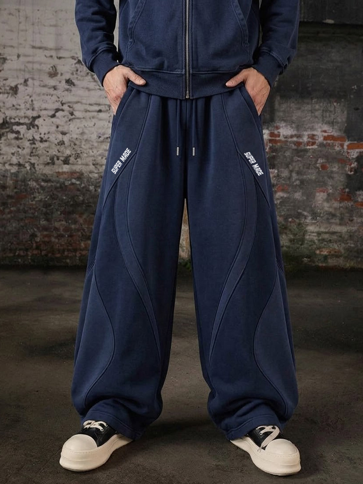 Curved Graphic Print Wide-Leg Sweatpants