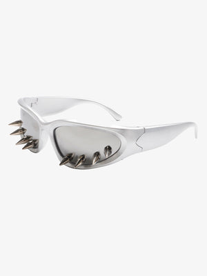 Edgy Spike-Embellished Sunglasses for Bold Fashion Statements 