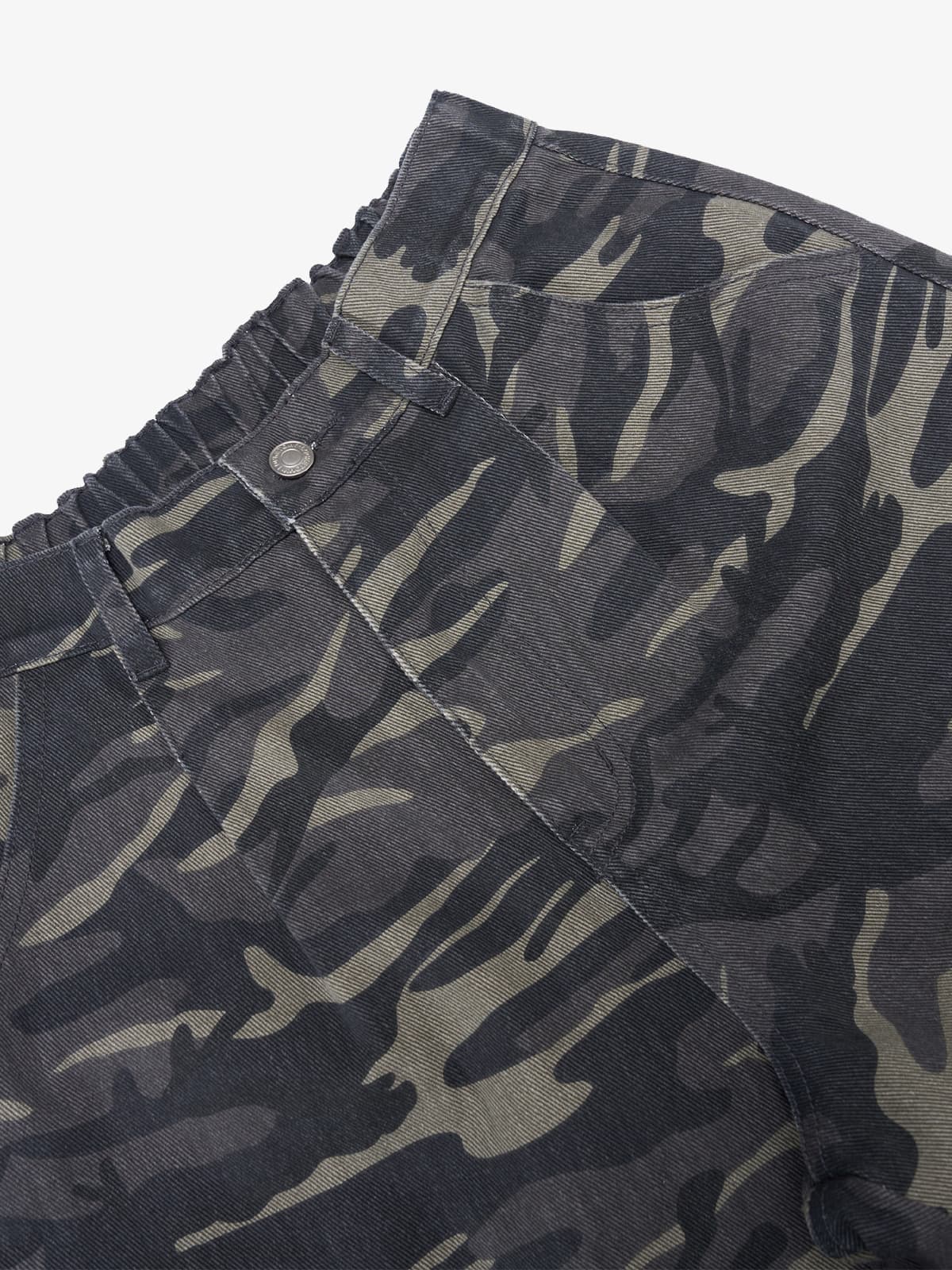 Camouflage Cargo Pants with Wide Leg Design for Versatile Wear 