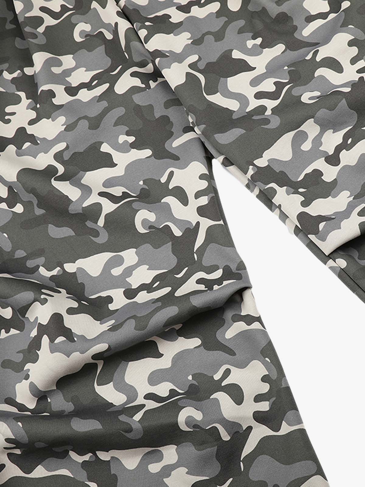 Pantaloni della tuta larghi a coste con risvolto in vita e stampa mimetica a barile