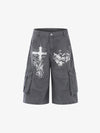 Pantaloncini cargo con grafica a croce gotica