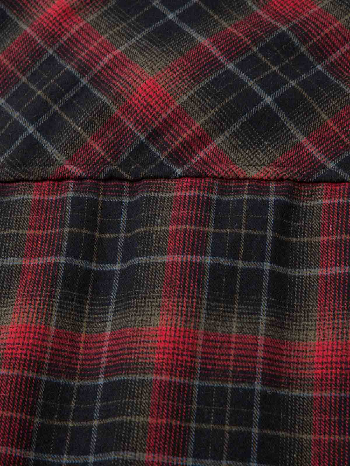 Plaid Flannel Shirt with Leather-Trimmed Collar - Perfect for Casual and Outdoor Styles 