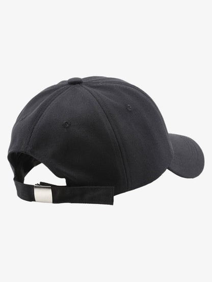 Stylish Heart-Embellished Baseball Caps for Everyday Wear 