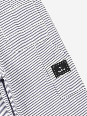 Pantaloncini a gamba larga a righe sottili con pieghe