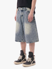 Strassbesetzte Bermuda-Shorts aus Denim im Used-Look