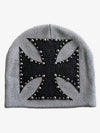 Strickmütze mit Tarnmuster, Kreuznieten und Kuppelform