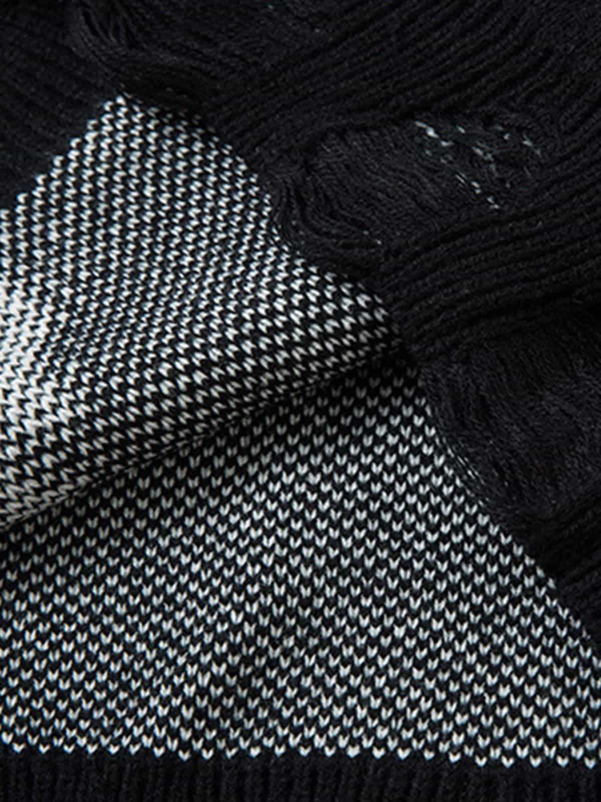 Oversized Graphic Sweater with Chain Detail - Perfect for Casual and Trendy Looks 